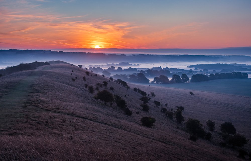 Sunrise,And,Mist,In,The,Valley,Over,The,Ivinghoe,Hills